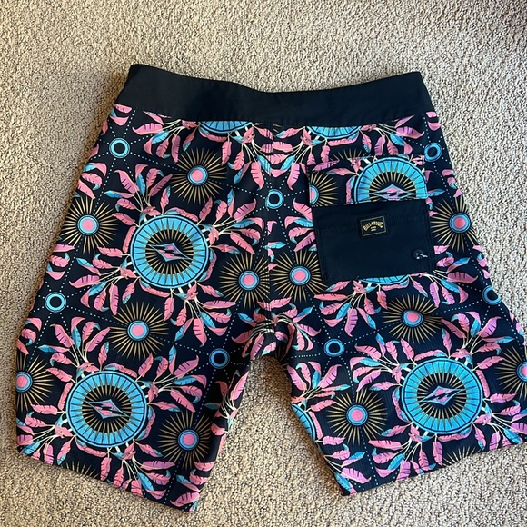 Billabong boys swim trunks size 28 - Picture 3 of 5